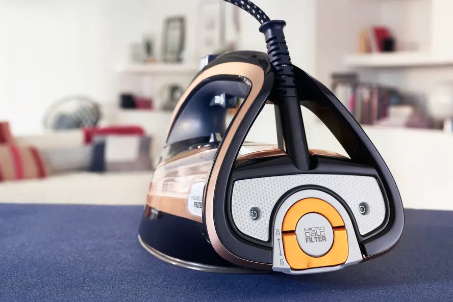 Fier de călcat Tefal Ultimate Pure FV9865, 3000 W, Jet de abur 250 g/min, Abur variabil 0-60 g/min, Rezervor de apă 350 ml, Talpă Durilium AirGlide Autoclean, Oprire automată, Negru/Auriu