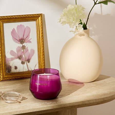 Ароматна свещ atmosphera Glowy, Малина, Виолетово стъкло, 300 g