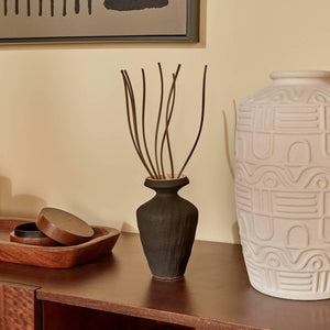 Nyer 500ml Black Oasis Fragrance Diffuser – lifestyle view 1