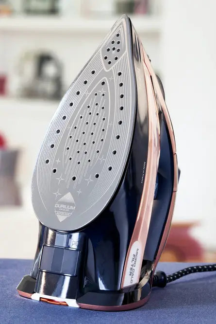 Fier de călcat Tefal Ultimate Pure FV9865, 3000 W, Jet de abur 250 g/min, Abur variabil 0-60 g/min, Rezervor de apă 350 ml, Talpă Durilium AirGlide Autoclean, Oprire automată, Negru/Auriu
